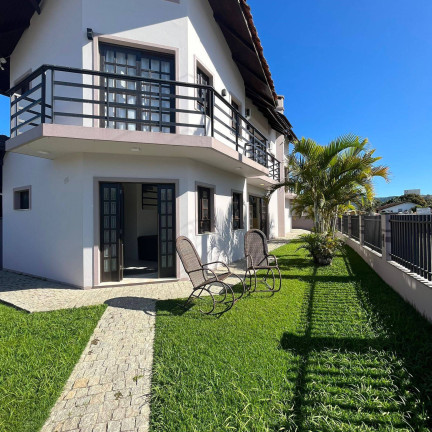 Imagem Casa com 3 Quartos à Venda, 185 m² em Morrinhos - Bombinhas