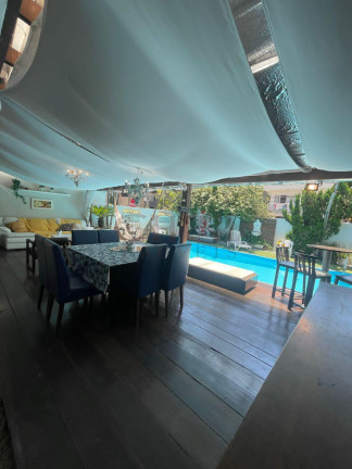 Casa com 4 Quartos para Alugar, 220 m² em Centro - Balneário Camboriú