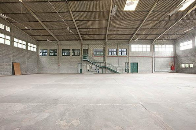 Galpão à Venda, 900 m² em Jardim Recanto Suave - Cotia