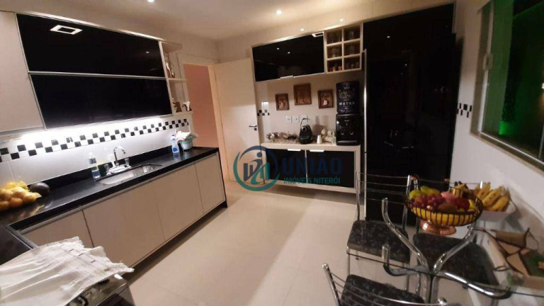 Imagem Casa com 4 Quartos à Venda, 180 m² em Itaipu - Niterói