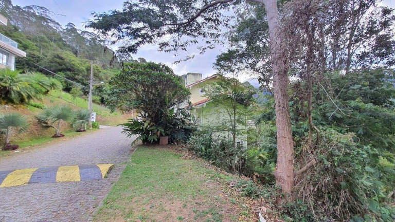 Terreno à Venda, 673 m² em Quebra Frascos - Teresópolis