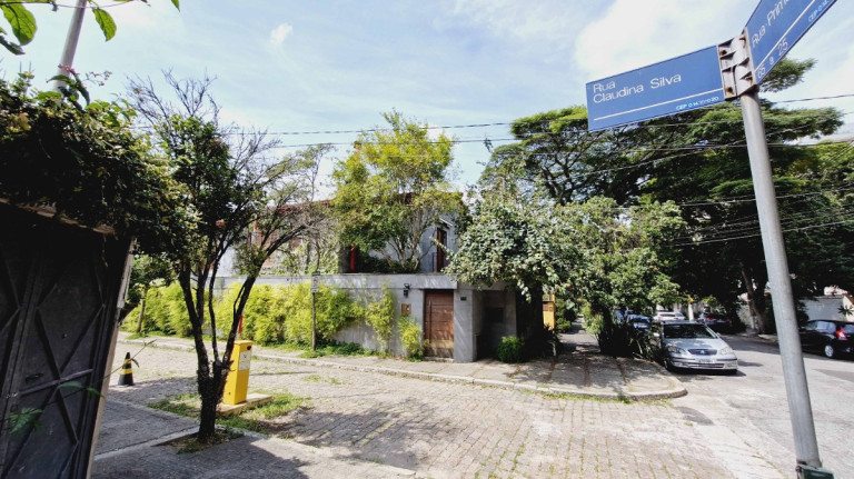 Casa de Vila com 3 Quartos à Venda, 216 m² em Jardim Paulista - São Paulo
