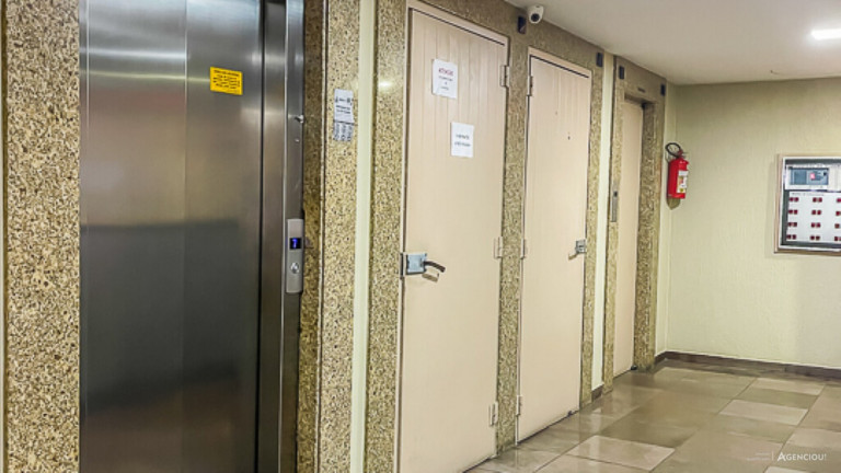 Imagem Imóvel com 1 Quarto à Venda, 37 m² em Centro Histórico - Porto Alegre Imagem Imóvel com 1 Quarto à Venda, 37 m² em Centro Histórico - Porto Alegre