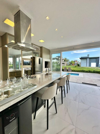 Imagem Casa com 4 Quartos à Venda, em -- - Capao Da Canoa Imagem Casa com 4 Quartos à Venda, em -- - Capao Da Canoa