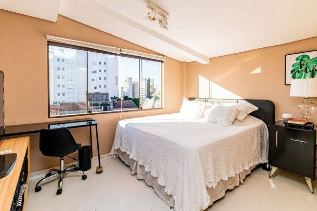 Imagem Imóvel com 4 Quartos à Venda, 335 m² em Rio Branco - Porto Alegre