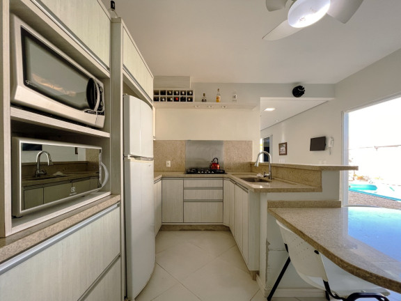 Imagem Casa com 3 Quartos à Venda, 295 m² em Coqueiros - Florianópolis
