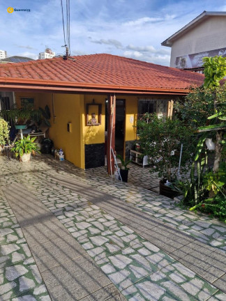 Casa com 3 Quartos à Venda, 258 m² em Barreiros - São José