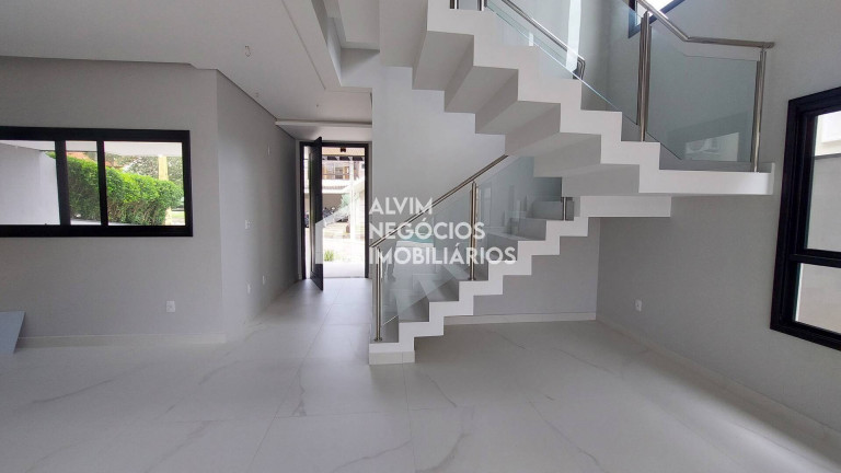 Sobrado com 4 Quartos à Venda, 349 m² em Urbanova - São José Dos Campos