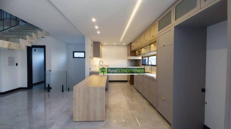 Imagem Casa com 4 Quartos à Venda, 358 m² em Campo Comprido - Curitiba Imagem Casa com 4 Quartos à Venda, 358 m² em Campo Comprido - Curitiba