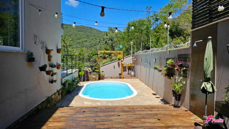 Imagem Casa com 3 Quartos à Venda, 178 m² em Córrego Grande - Florianópolis