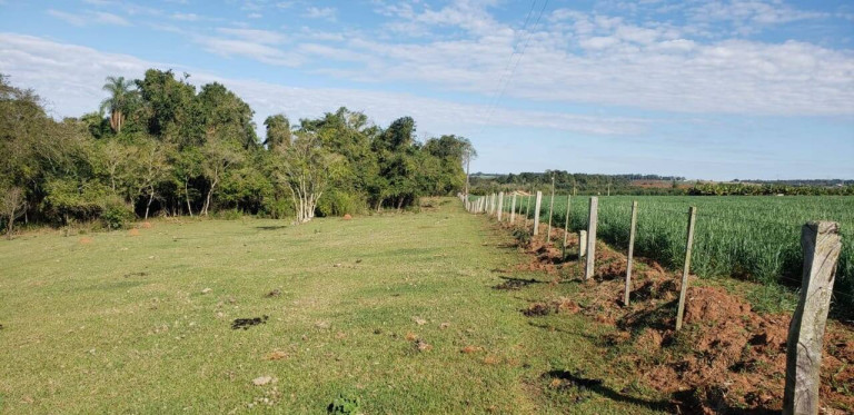 Imagem Chácara com 2 Quartos à Venda, 118 m² em Zona Rural - Angatuba