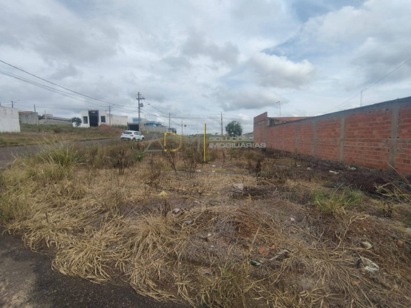 Terreno à Venda, 360 m² em Lívia - Botucatu