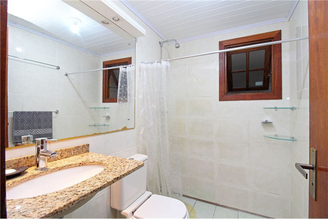 Imagem Casa com 3 Quartos à Venda, 198 m² em Medianeira - Porto Alegre Imagem Casa com 3 Quartos à Venda, 198 m² em Medianeira - Porto Alegre