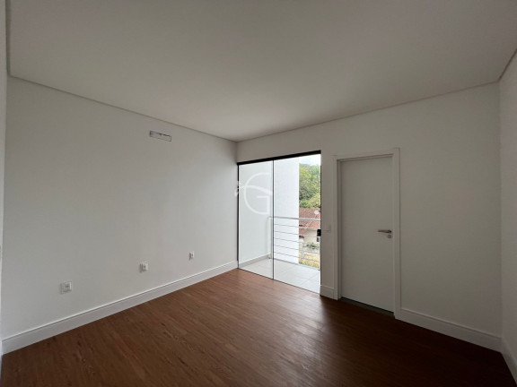Imagem Casa com 3 Quartos à Venda, 191 m² em Saguaçu - Joinville Imagem Casa com 3 Quartos à Venda, 191 m² em Saguaçu - Joinville