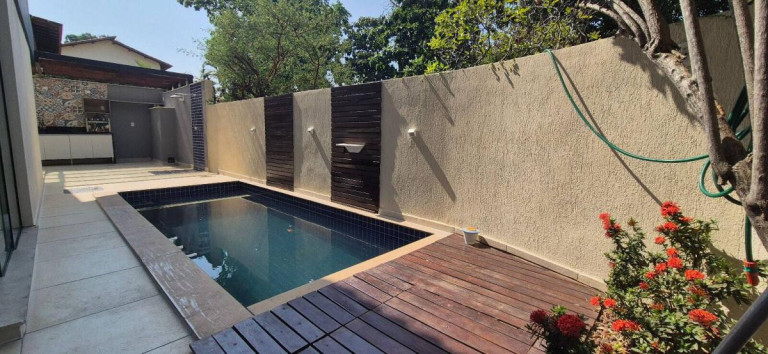 Imagem Casa com 4 Quartos à Venda, 300 m² em Barra Da Tijuca - Rio De Janeiro Imagem Casa com 4 Quartos à Venda, 300 m² em Barra Da Tijuca - Rio De Janeiro