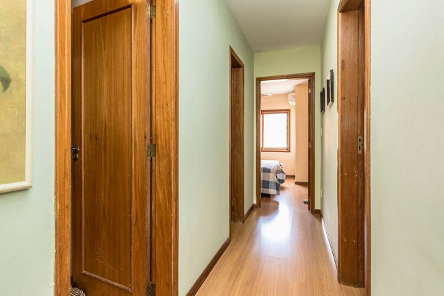 Imagem Casa com 5 Quartos à Venda, 381 m² em Jardim Lindóia - Porto Alegre