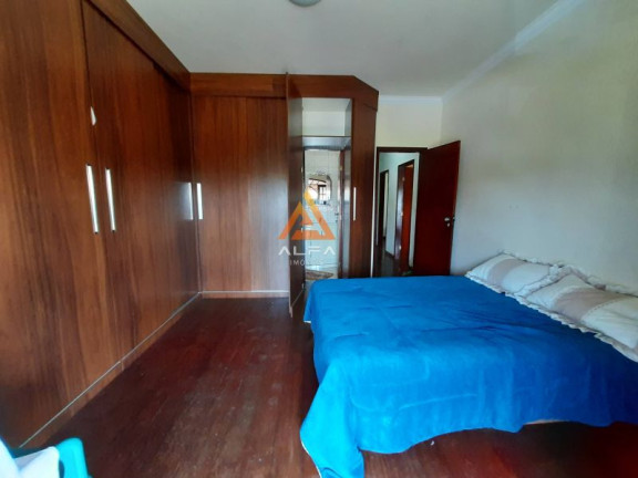 Imagem Casa com 4 Quartos à Venda, 380 m²