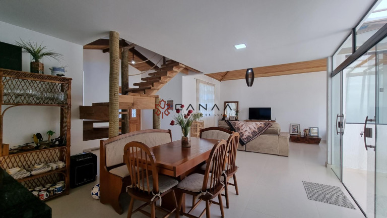 Imagem Casa de Condomínio com 3 Quartos à Venda, 188 m² em Caravelas - Armação Dos Búzios