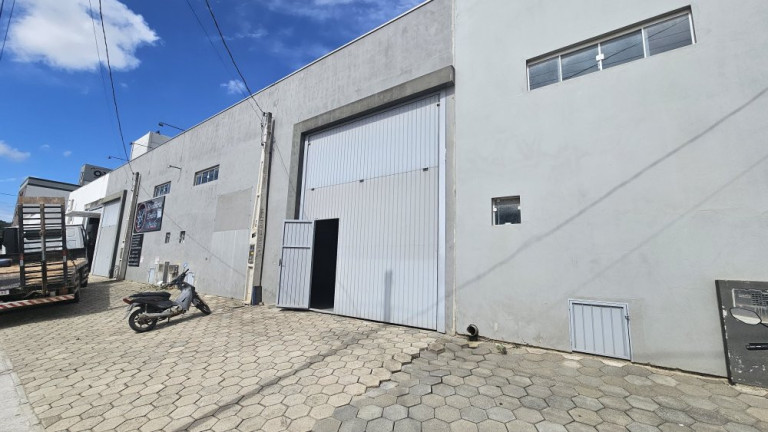 Imóvel Comercial para Alugar, 90 m² em Rio Pequeno - Camboriú
