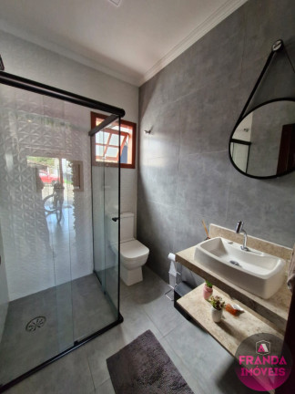 Imagem Casa com 2 Quartos à Venda, 117 m² em Centro - Ubatuba Imagem Casa com 2 Quartos à Venda, 117 m² em Centro - Ubatuba