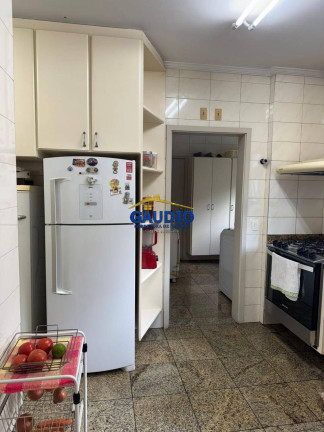 Imagem Apartamento com 3 Quartos para Alugar, 242 m² em Vila Suzana - São Paulo