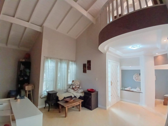 Imagem Casa com 3 Quartos à Venda, 275 m² em Capão Raso - Curitiba