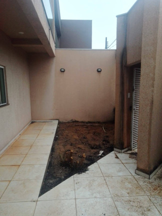 Imagem Sobrado com 3 Quartos para Alugar,  em Arapongas