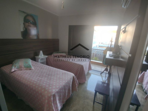 Imagem Apartamento com 3 Quartos à Venda, 130 m²