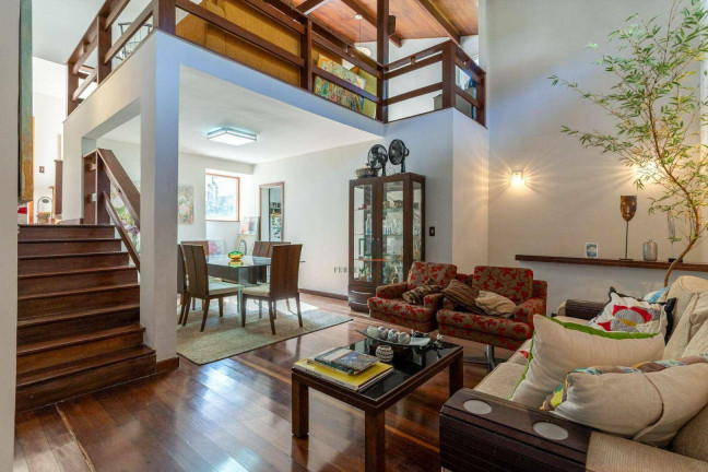 Casa com 3 Quartos à Venda, 300 m² em Itaipu - Niterói