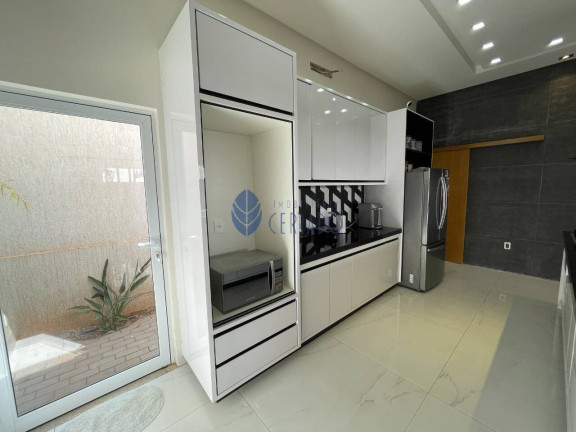 Imagem Casa com 3 Quartos para Alugar, 400 m² em Setor Bougainville - Anápolis