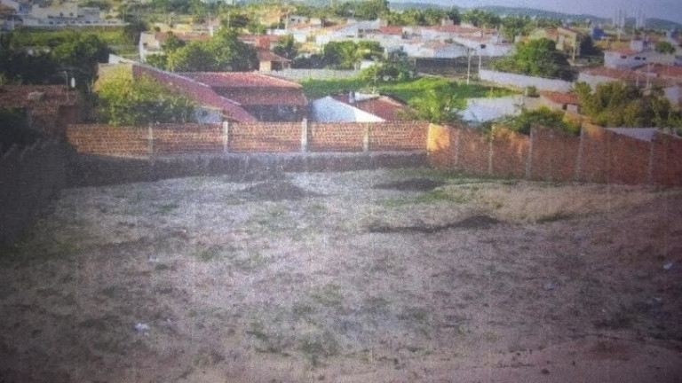 Terreno à Venda, 800 m² em Candelária - Natal