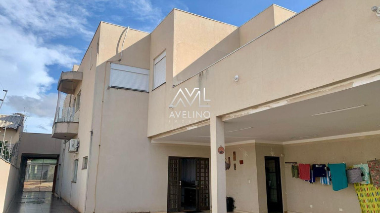 Sobrado com 4 Quartos à Venda, 288 m² em Sobrinho - Campo Grande