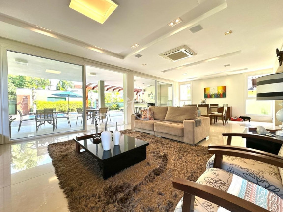 Imagem Casa com 3 Quartos à Venda, em América - Joinville Imagem Casa com 3 Quartos à Venda, em América - Joinville