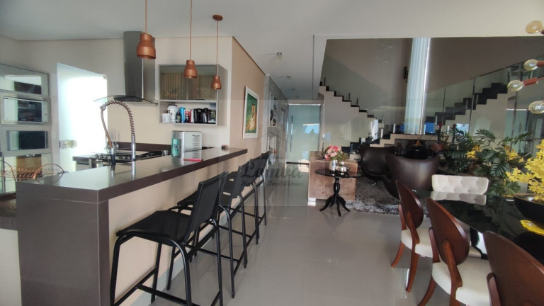 Imagem Casa com 4 Quartos à Venda, 406 m² em Jardim Itália - Cuiabá