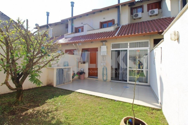 Imagem Casa com 3 Quartos à Venda, 225 m² em Jardim Itu - Porto Alegre