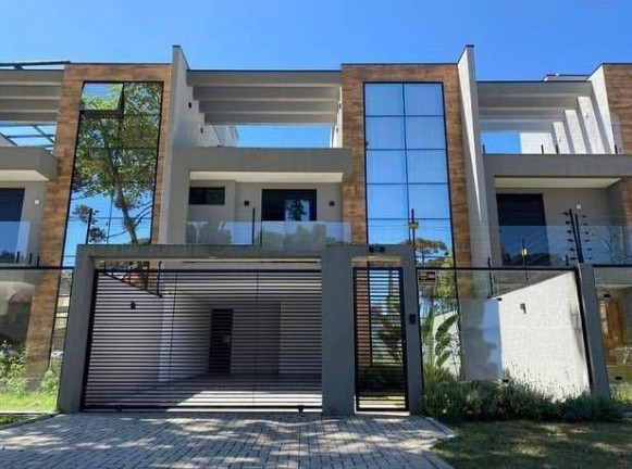 Sobrado com 3 Quartos à Venda, 225 m² em Pinhais