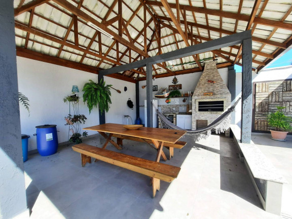 Imagem Casa com 3 Quartos para Temporada, em Bombas - Bombinhas Imagem Casa com 3 Quartos para Temporada, em Bombas - Bombinhas