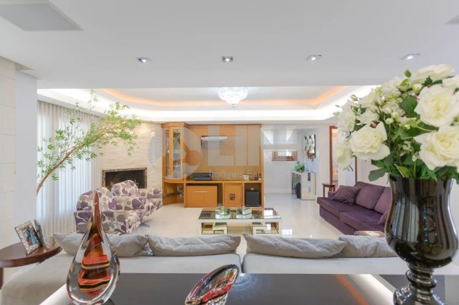 Imagem Casa com 4 Quartos à Venda, 449 m² em Jardim Itu - Porto Alegre Imagem Casa com 4 Quartos à Venda, 449 m² em Jardim Itu - Porto Alegre