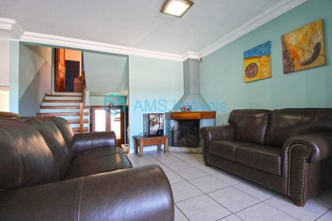 Imagem Casa com 3 Quartos à Venda, 179 m² em Cristal - Porto Alegre Imagem Casa com 3 Quartos à Venda, 179 m² em Cristal - Porto Alegre
