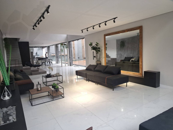 Casa com 4 Quartos para Alugar, 300 m² em Jardim Marajoara - São Paulo