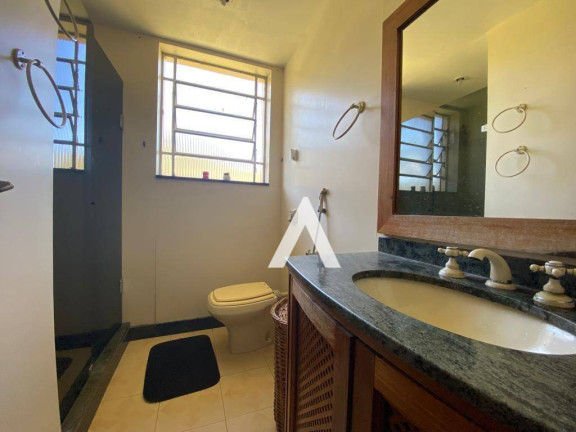 Imagem Casa com 5 Quartos à Venda, 300 m² em Comary - Teresópolis