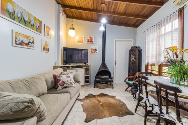 Imagem Casa com 3 Quartos à Venda, 290 m² em Jardim Europa - Porto Alegre Imagem Casa com 3 Quartos à Venda, 290 m² em Jardim Europa - Porto Alegre