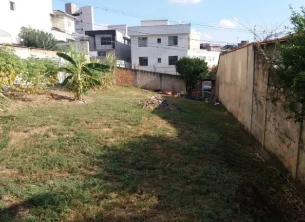 Terreno à Venda, 375 m² em R$550.000,00  // Heliópolis - Belo Horizonte