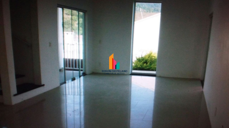 Imagem Sobrado com 4 Quartos à Venda, 300 m² em Viradouro - São Sebastião Imagem Sobrado com 4 Quartos à Venda, 300 m² em Viradouro - São Sebastião