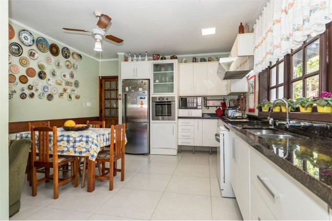 Imagem Casa com 4 Quartos à Venda, 525 m² em Jardim Sabará - Porto Alegre Imagem Casa com 4 Quartos à Venda, 525 m² em Jardim Sabará - Porto Alegre