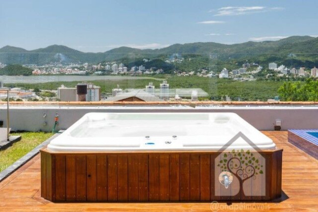 Imagem Casa com 4 Quartos à Venda, 287 m² em Trindade - Florianópolis Imagem Casa com 4 Quartos à Venda, 287 m² em Trindade - Florianópolis