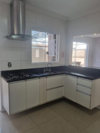 Imagem Sobrado com 3 Quartos para Alugar,  em Bairro Alto - Curitiba