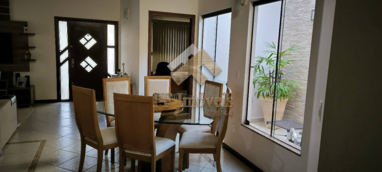 Imagem Casa com 3 Quartos à Venda, 250 m² em São Carlos