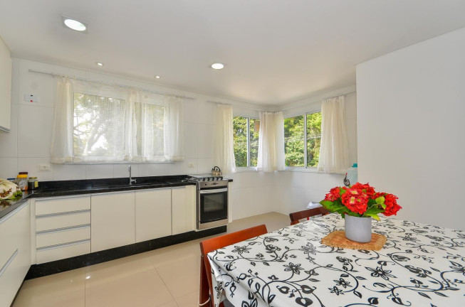 Imagem Casa com 3 Quartos à Venda, 236 m² em Vista Alegre - Curitiba Imagem Casa com 3 Quartos à Venda, 236 m² em Vista Alegre - Curitiba