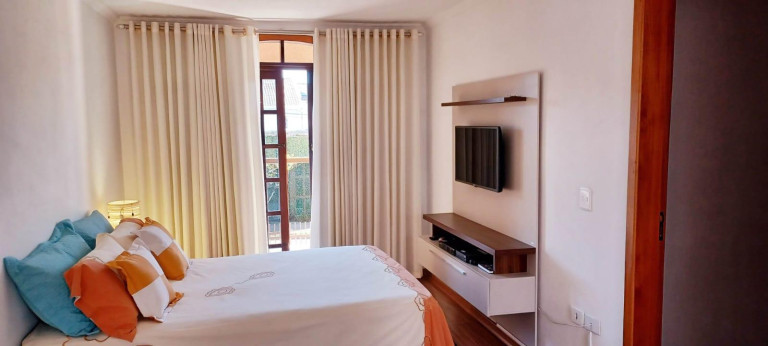 Imagem Sobrado com 4 Quartos à Venda, 180 m² em São Braz - Curitiba Imagem Sobrado com 4 Quartos à Venda, 180 m² em São Braz - Curitiba